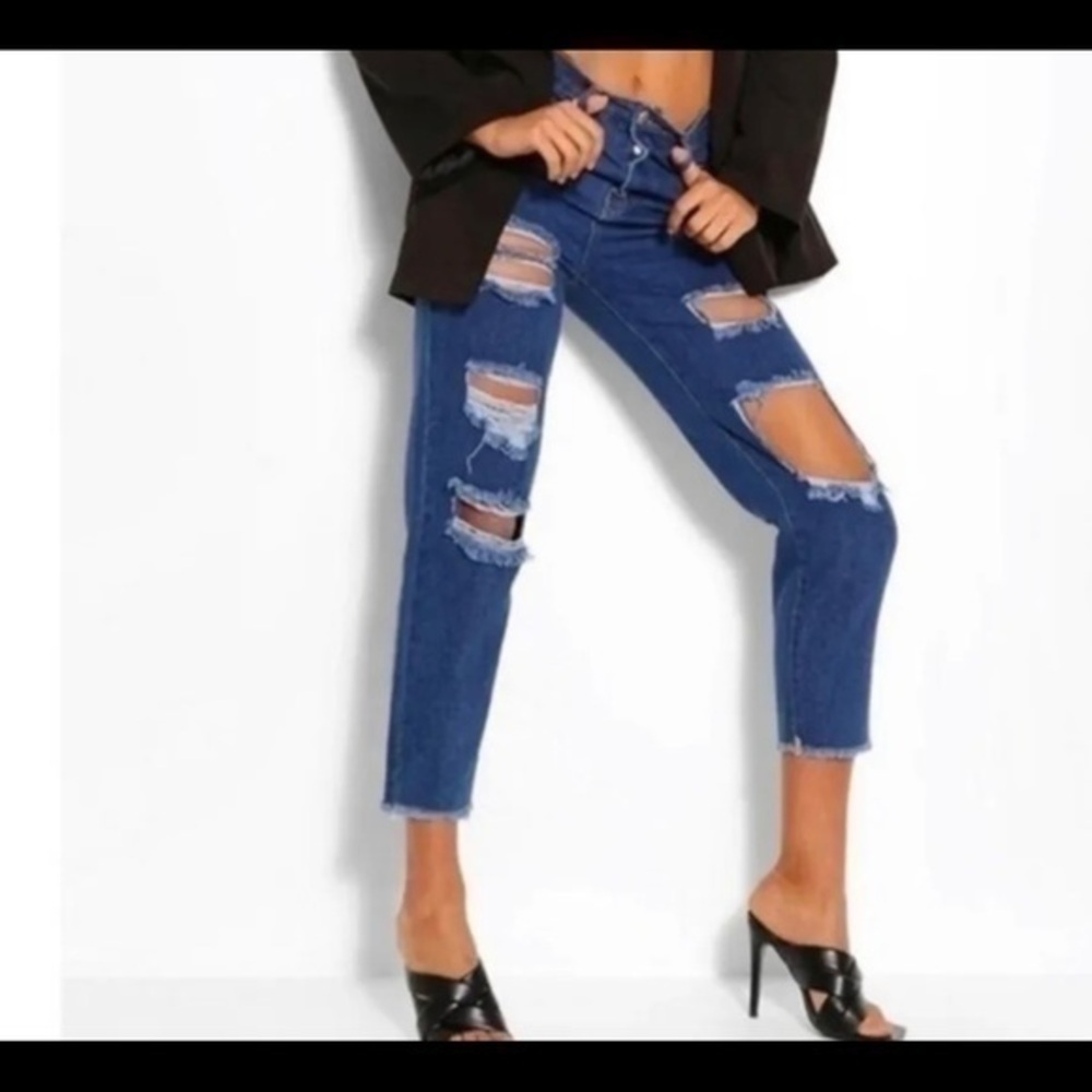 NWT Boohoo High Rise Super Distressed Ripped Mom Jeans Size 4 New